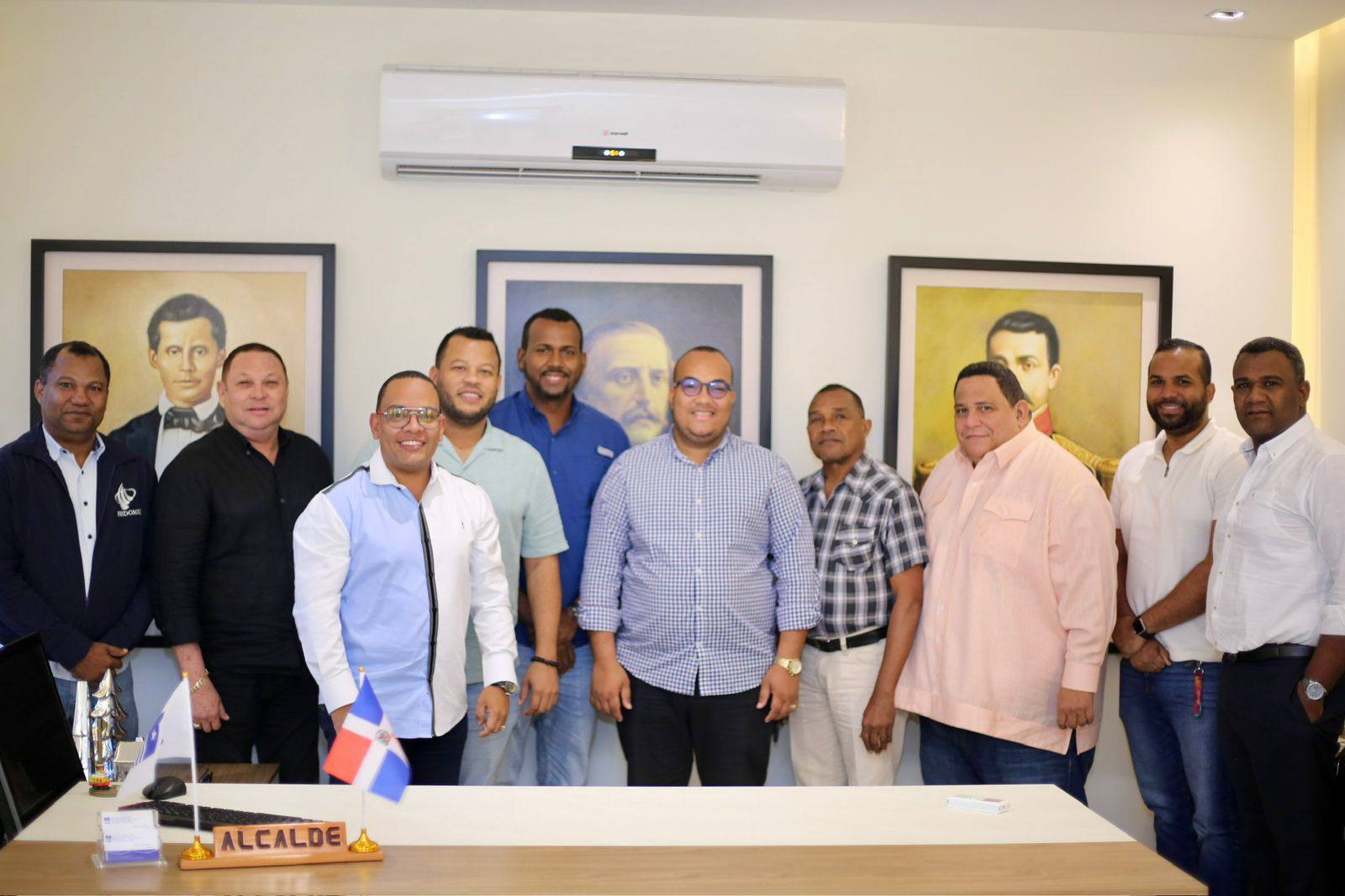 PRESIDENTE Y COORDINADOR TÉCNICO DE FEDOMU REGIÓN VALDESIA PARTICIPAN EN ENCUENTRO DE SOCIALIZACIÓN PARA LA REACTIVACIÓN DE LA MANCOMUNIDAD COMPOSTELA